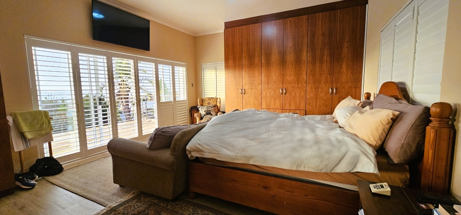 5 Bedroom Property for Sale in Middedorp Western Cape